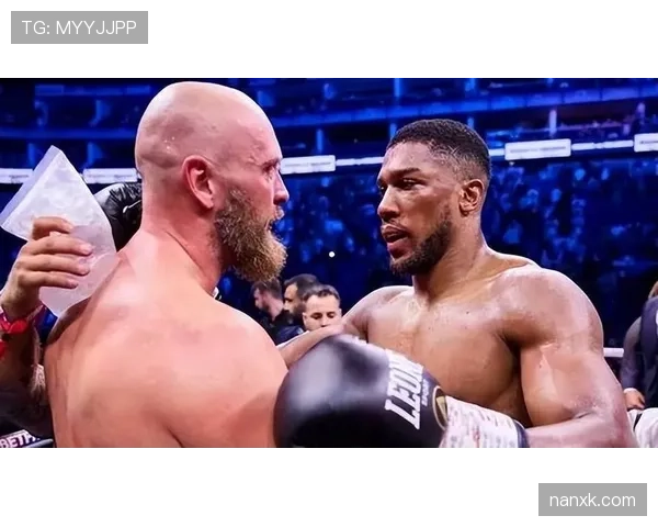 安东尼·约书亚训练完直接去夜店，保镖比拳套还多